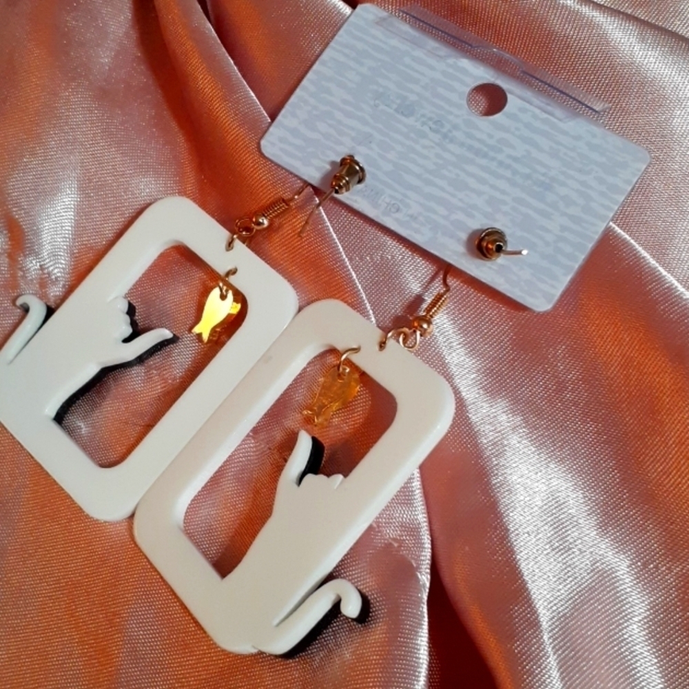KITTY  EARRINGS! - Picture 4 of 5
